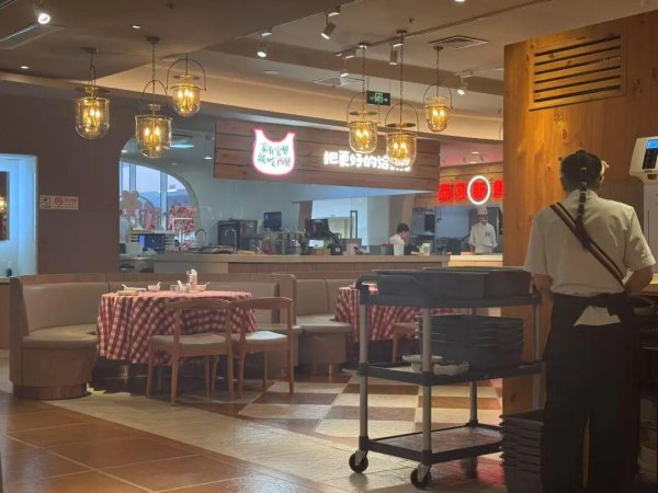 益丰配资 直击风波后的西贝：25分钟计时沙漏取消，羊肉串羊排现烤、西兰花承诺1个月内用完