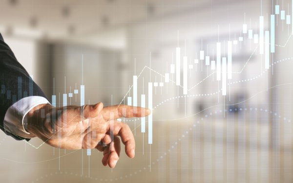 恒正网配资 沪指突破3900点整数关口 为10年来首次